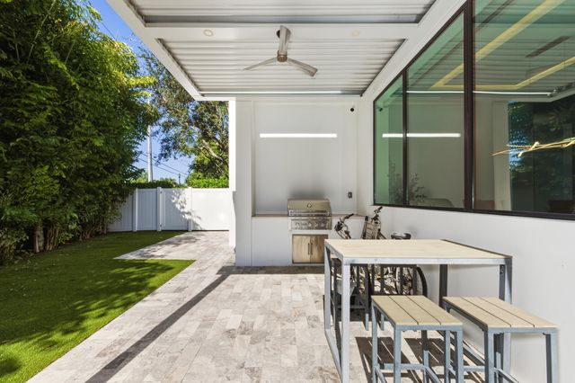 10 Coconut Road, Delray Beach, FL 33444