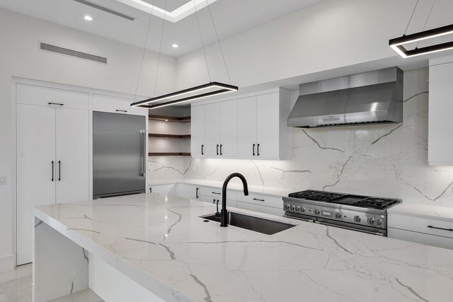 10 Coconut Road, Delray Beach, FL 33444