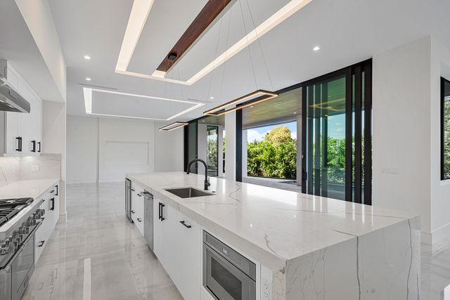 10 Coconut Road, Delray Beach, FL 33444