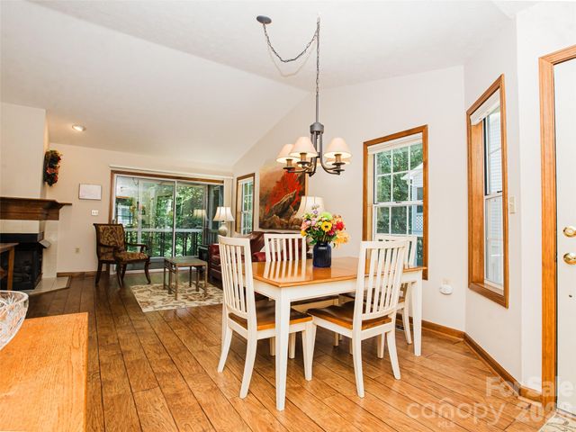 357 Laurel Park Place, Hendersonville, NC 28791