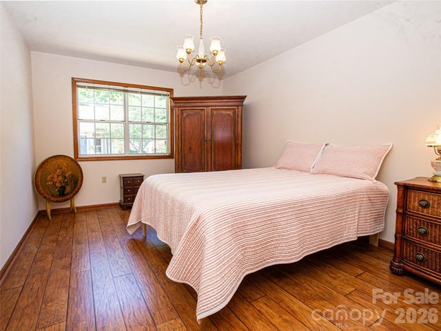 357 Laurel Park Place, Hendersonville, NC 28791