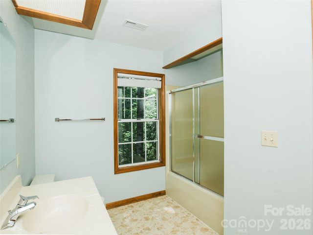 357 Laurel Park Place, Hendersonville, NC 28791