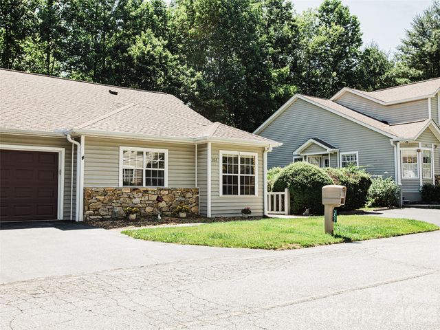 357 Laurel Park Place, Hendersonville, NC 28791