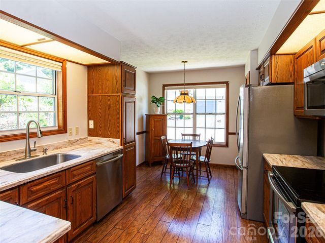 357 Laurel Park Place, Hendersonville, NC 28791