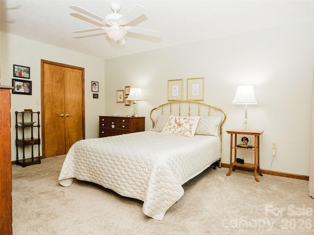 357 Laurel Park Place, Hendersonville, NC 28791