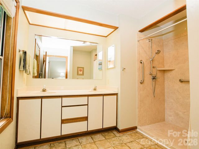 357 Laurel Park Place, Hendersonville, NC 28791