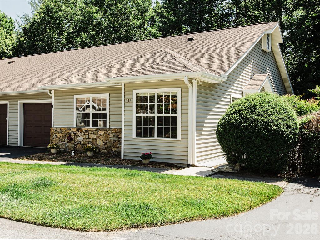 357 Laurel Park Place, Hendersonville, NC 28791