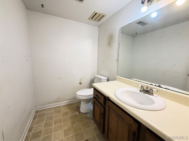 6212 Willow Glen Drive, Montgomery, AL 36117