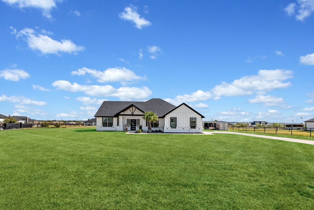 6028 Raspberry Lane, Joshua, TX 76058