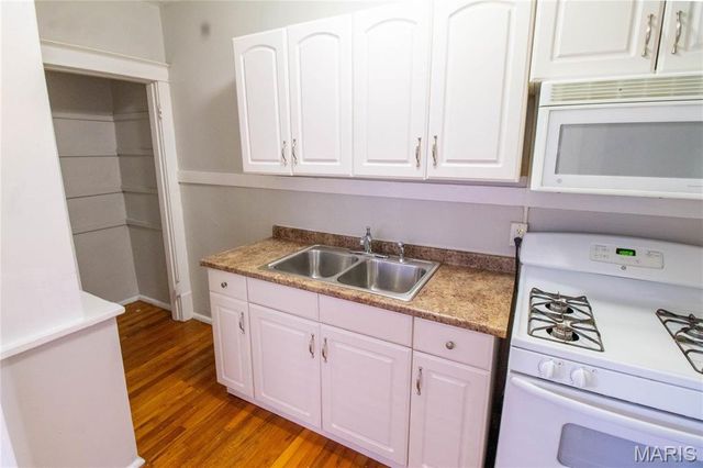 2852 Shenandoah Avenue 2W, St Louis, MO 63104