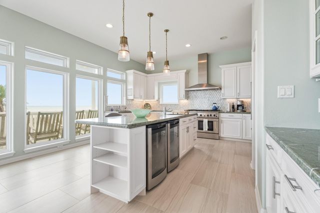 19023 Kahala Drive E, Galveston, TX 77554