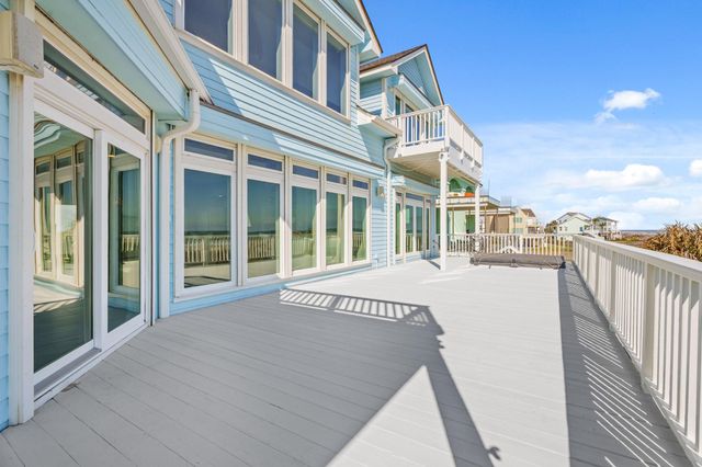 19023 Kahala Drive E, Galveston, TX 77554