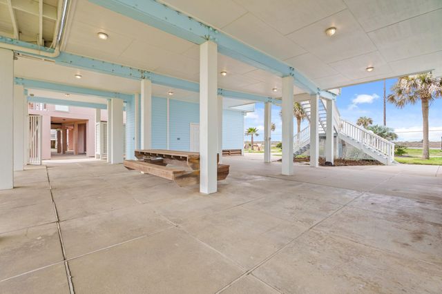 19023 Kahala Drive E, Galveston, TX 77554