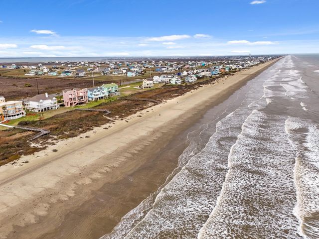 19023 Kahala Drive E, Galveston, TX 77554