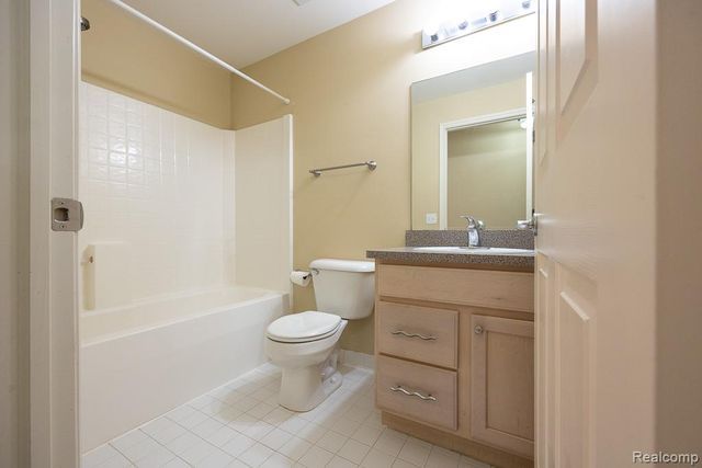 28443 Carlton Way Drive, Novi, MI 48377