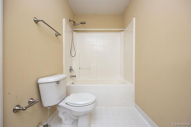 28443 Carlton Way Drive, Novi, MI 48377