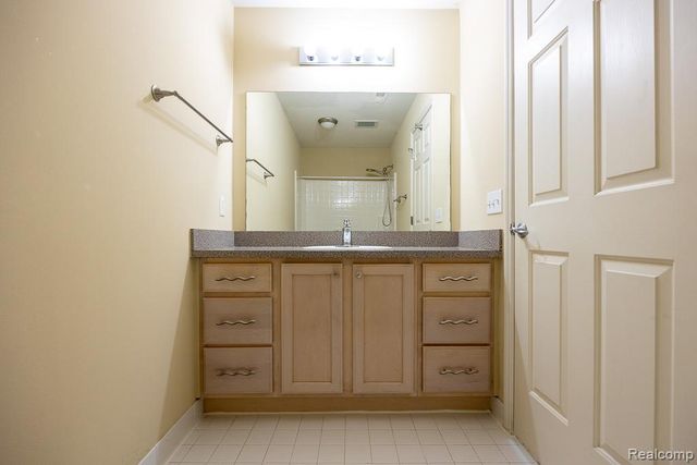 28443 Carlton Way Drive, Novi, MI 48377