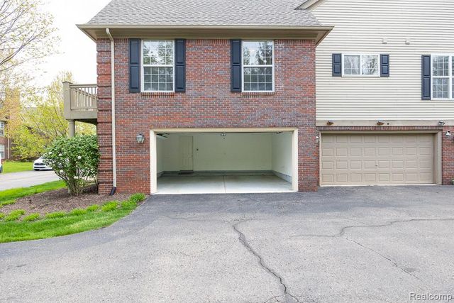 28443 Carlton Way Drive, Novi, MI 48377