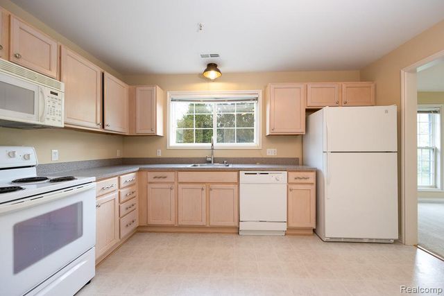 28443 Carlton Way Drive, Novi, MI 48377