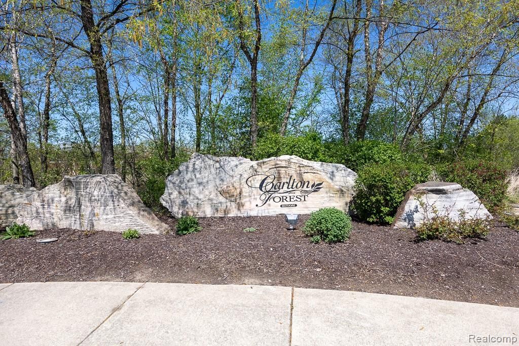 28443 Carlton Way Drive, Novi, MI 48377