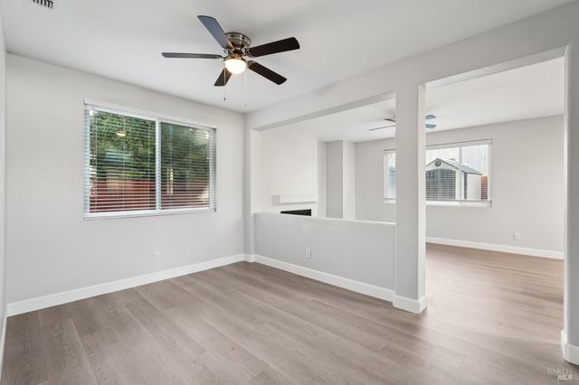 824 Cedarcrest Dr, Vacaville, CA 95687