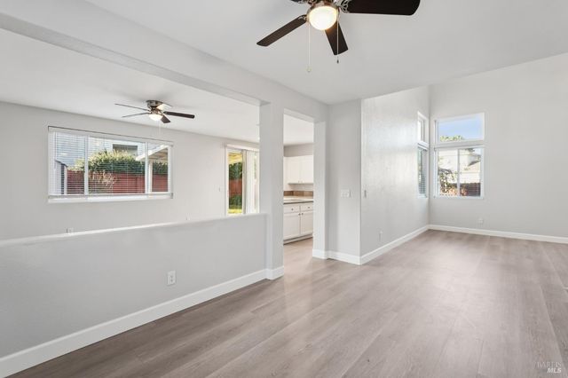 824 Cedarcrest Dr, Vacaville, CA 95687