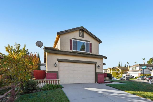 824 Cedarcrest Dr, Vacaville, CA 95687