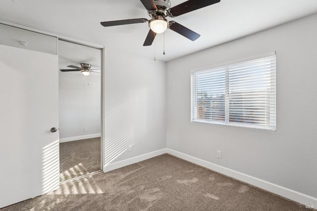 824 Cedarcrest Dr, Vacaville, CA 95687