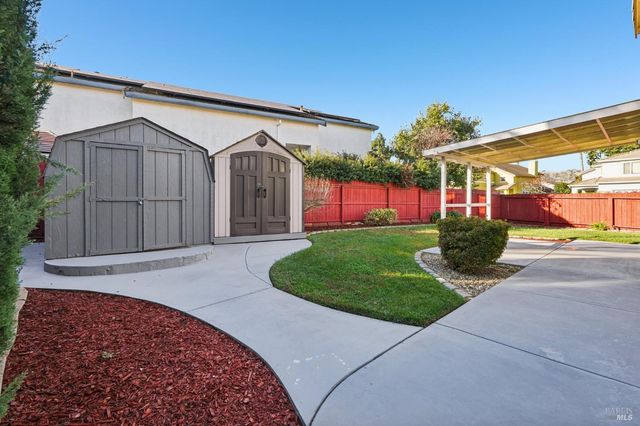 824 Cedarcrest Dr, Vacaville, CA 95687