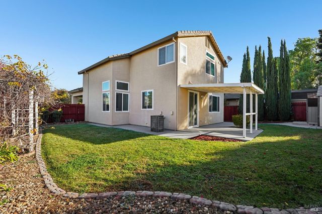 824 Cedarcrest Dr, Vacaville, CA 95687