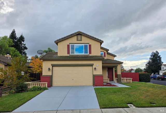 824 Cedarcrest Dr, Vacaville, CA 95687