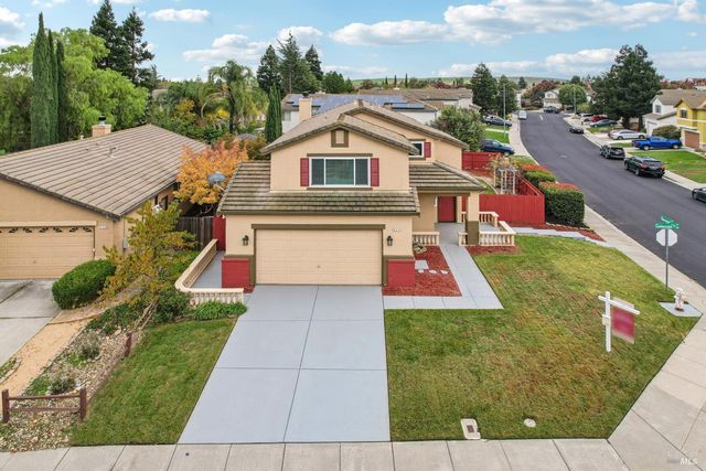 824 Cedarcrest Dr, Vacaville, CA 95687