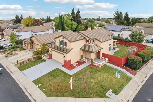 824 Cedarcrest Dr, Vacaville, CA 95687