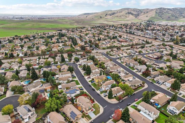 824 Cedarcrest Dr, Vacaville, CA 95687