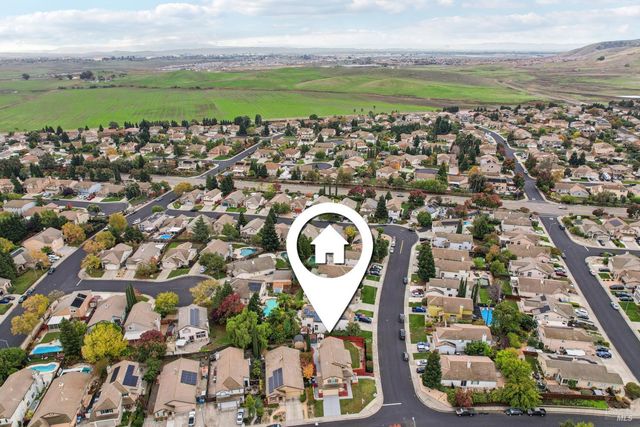 824 Cedarcrest Dr, Vacaville, CA 95687
