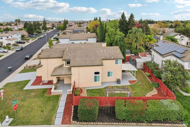 824 Cedarcrest Dr, Vacaville, CA 95687