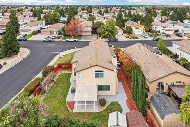 824 Cedarcrest Dr, Vacaville, CA 95687