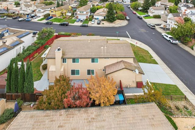 824 Cedarcrest Dr, Vacaville, CA 95687