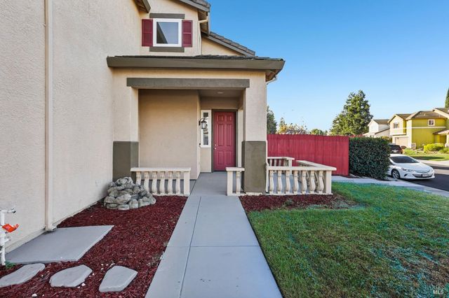 824 Cedarcrest Dr, Vacaville, CA 95687