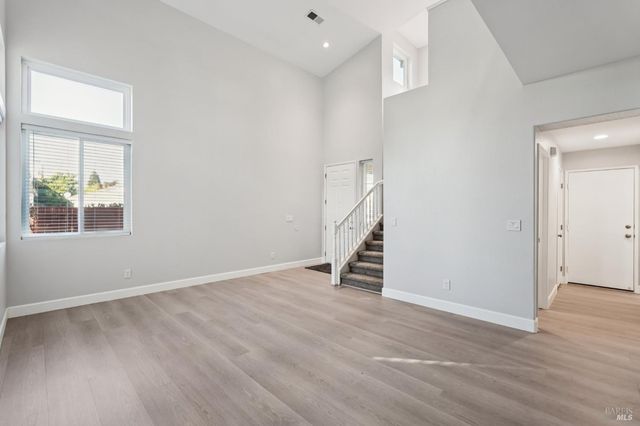 824 Cedarcrest Dr, Vacaville, CA 95687