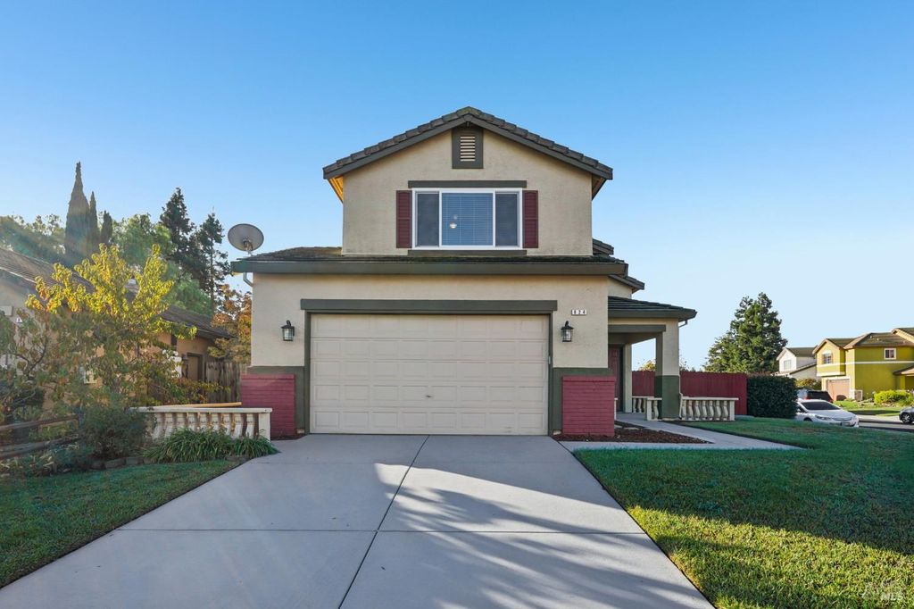 824 Cedarcrest Dr, Vacaville, CA 95687