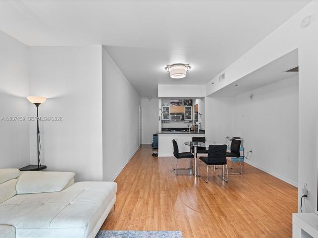 950 Brickell Bay Dr 501, Miami, FL 33131