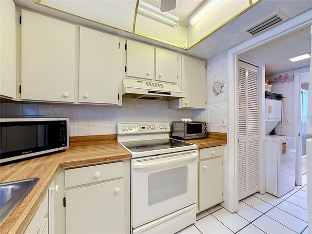 205 HIGHLAND AVENUE 3, Bradenton Beach, FL 34217