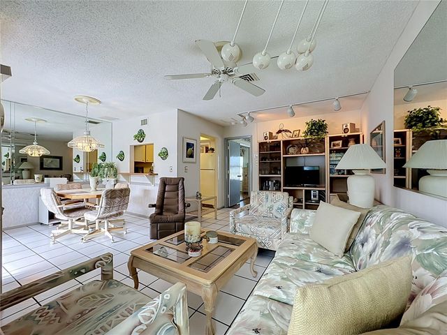 205 HIGHLAND AVENUE 3, Bradenton Beach, FL 34217