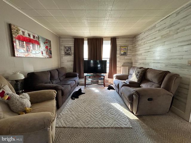 523 W SPRINGETTSBURY AVE, York, PA 17403