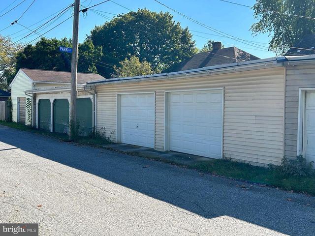 523 W SPRINGETTSBURY AVE, York, PA 17403
