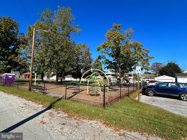 523 W SPRINGETTSBURY AVE, York, PA 17403