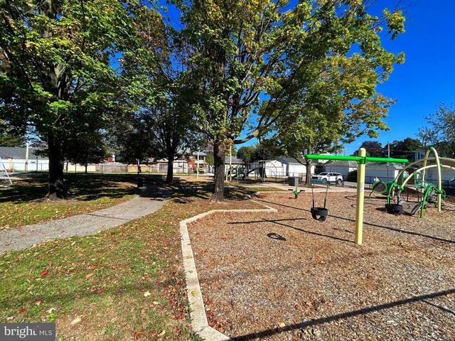 523 W SPRINGETTSBURY AVE, York, PA 17403