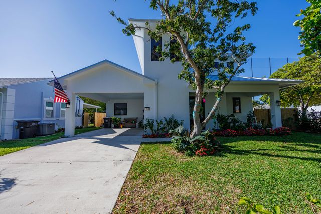 740 Winters, West Palm Beach, FL 33405
