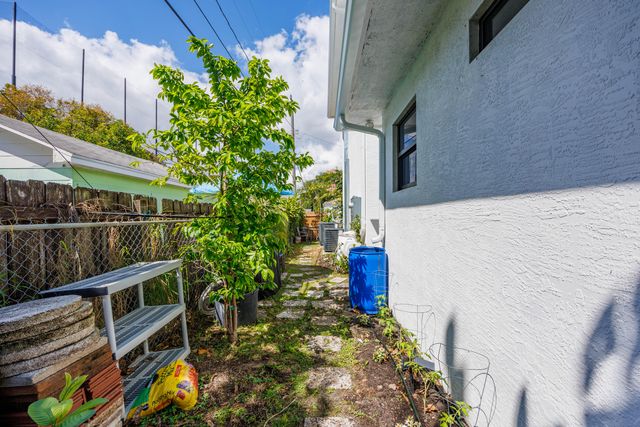 740 Winters, West Palm Beach, FL 33405